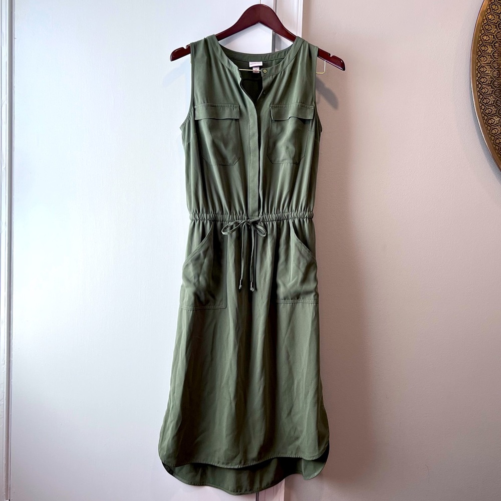 Sleeveless green button front dress